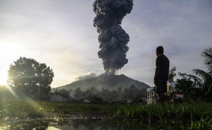 Erupsi Gunung Ibu di Halmahera